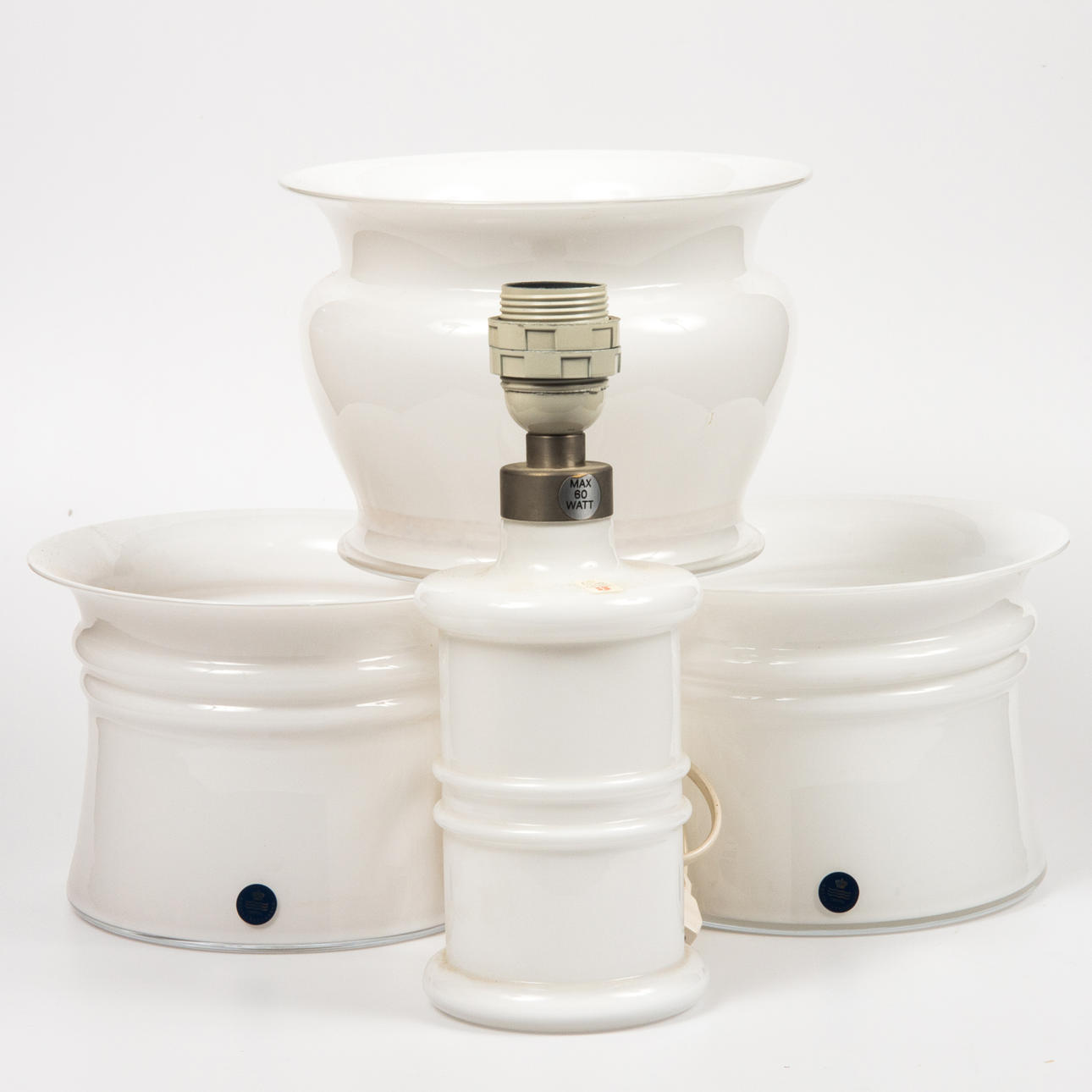 OUTER LINING AND TABLE LAMP, 4 parts, white glass.