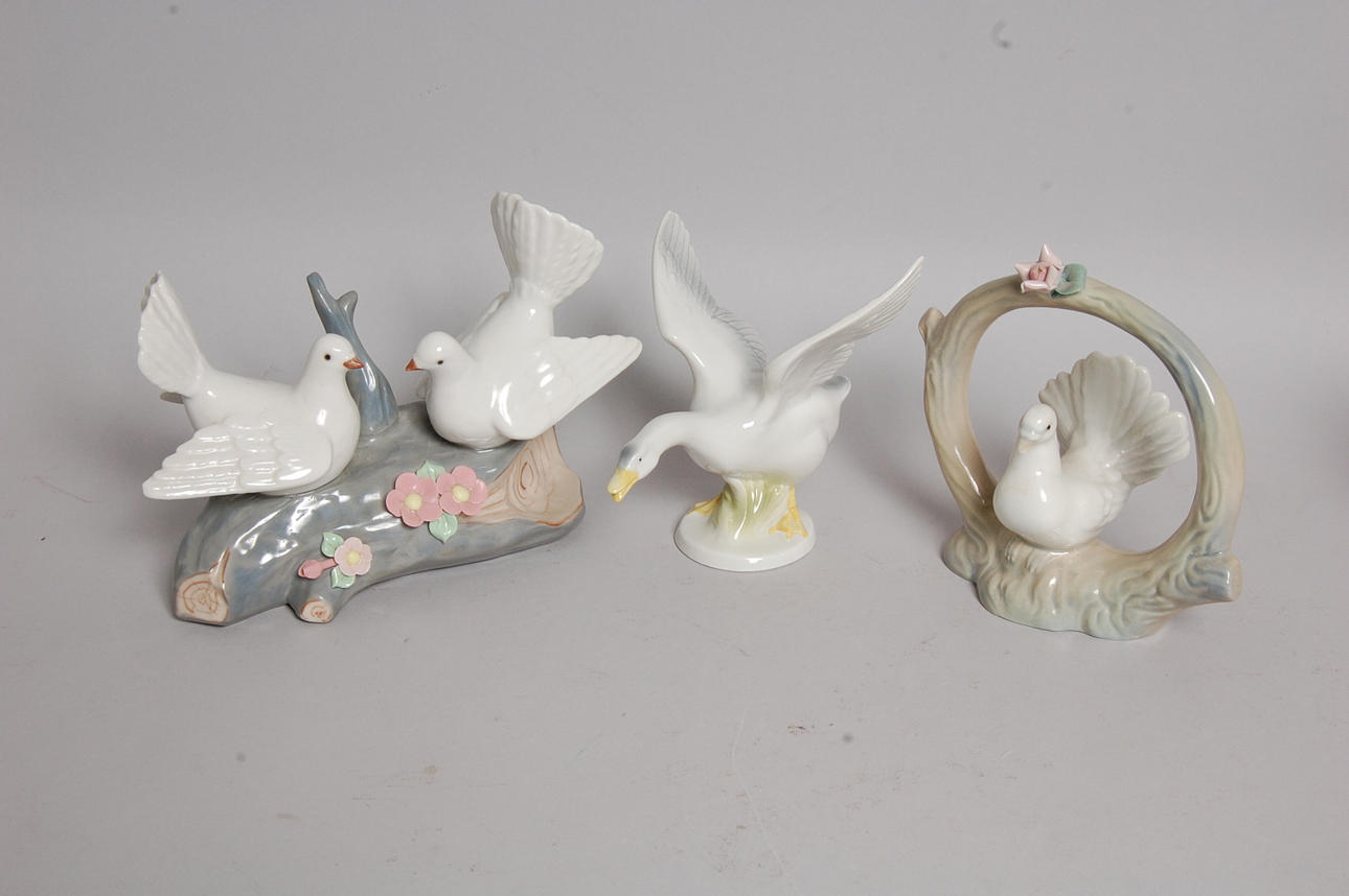 FIGURINER, 3 delar, porslin.