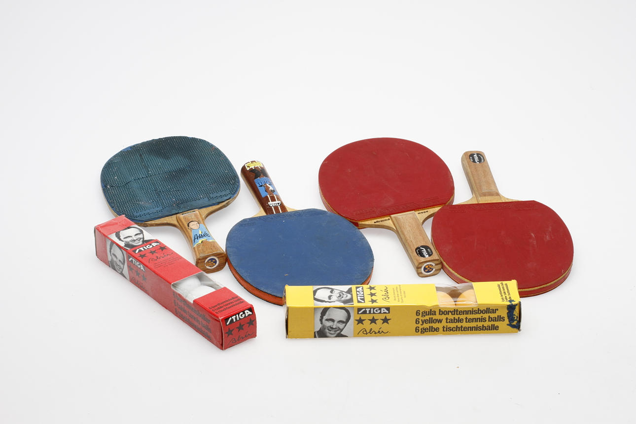 BORDTENNISRACK och BOLLAR, Stiga.