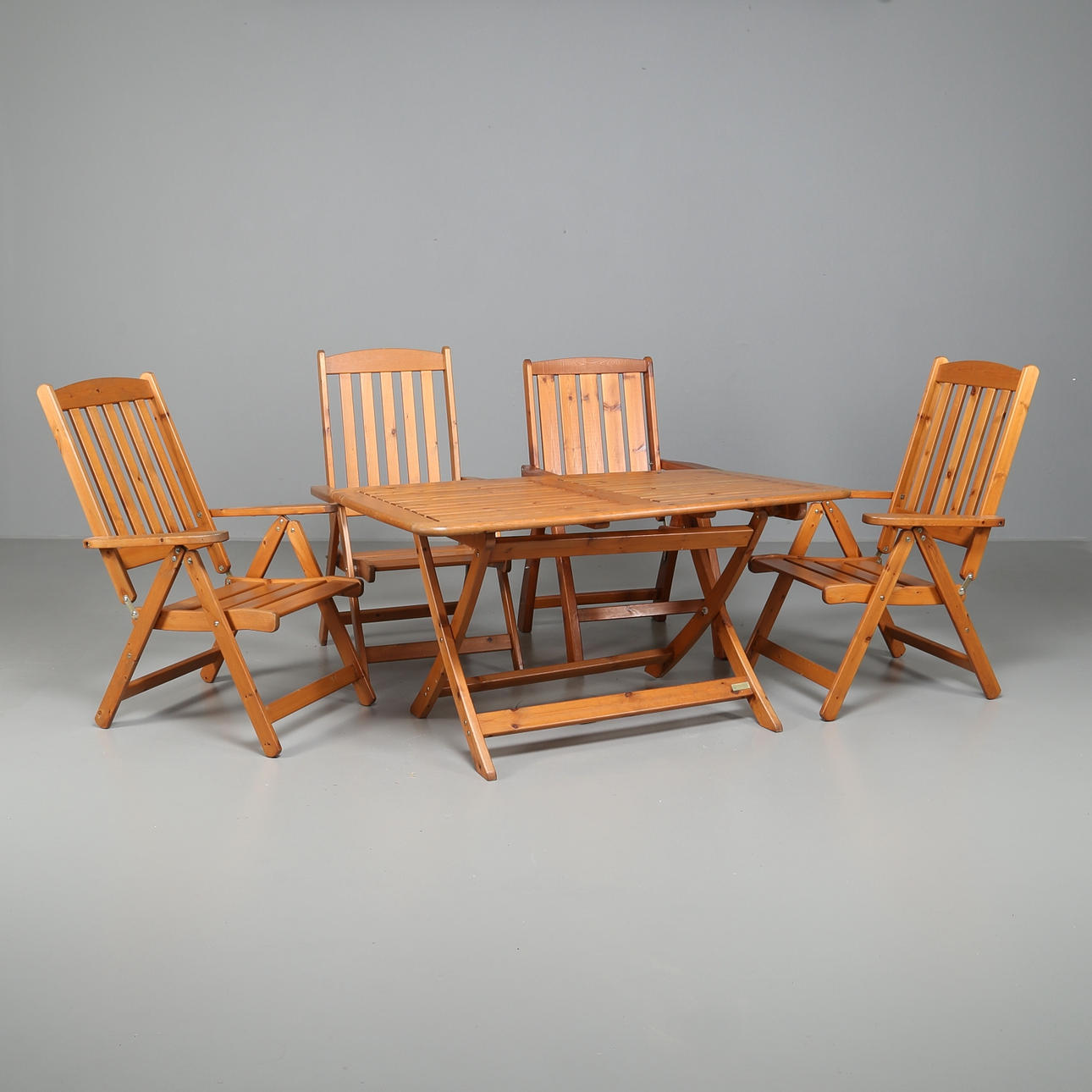 TRÄDGÅRDSGRUPP, 5 delar, 1900-talets andra hälft.