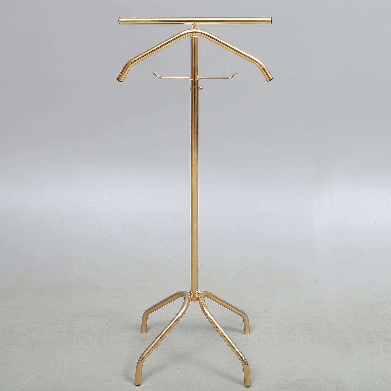 HERRBETJÄNT, mässing, 1900-talets andra hälft.