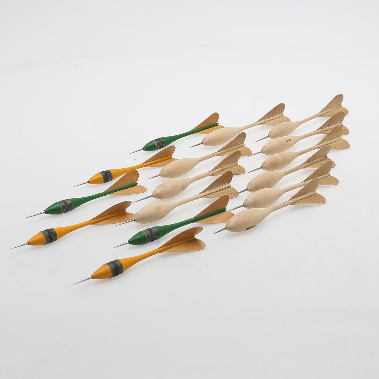 KASTPILAR, trä, 1900-talets mitt.