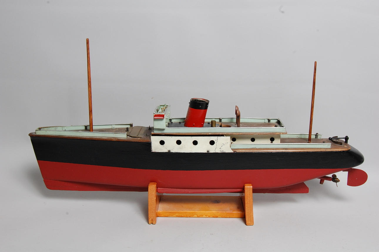 FARTYGSMODELL, med fungerande ångmaskin, ca 1920-tal.