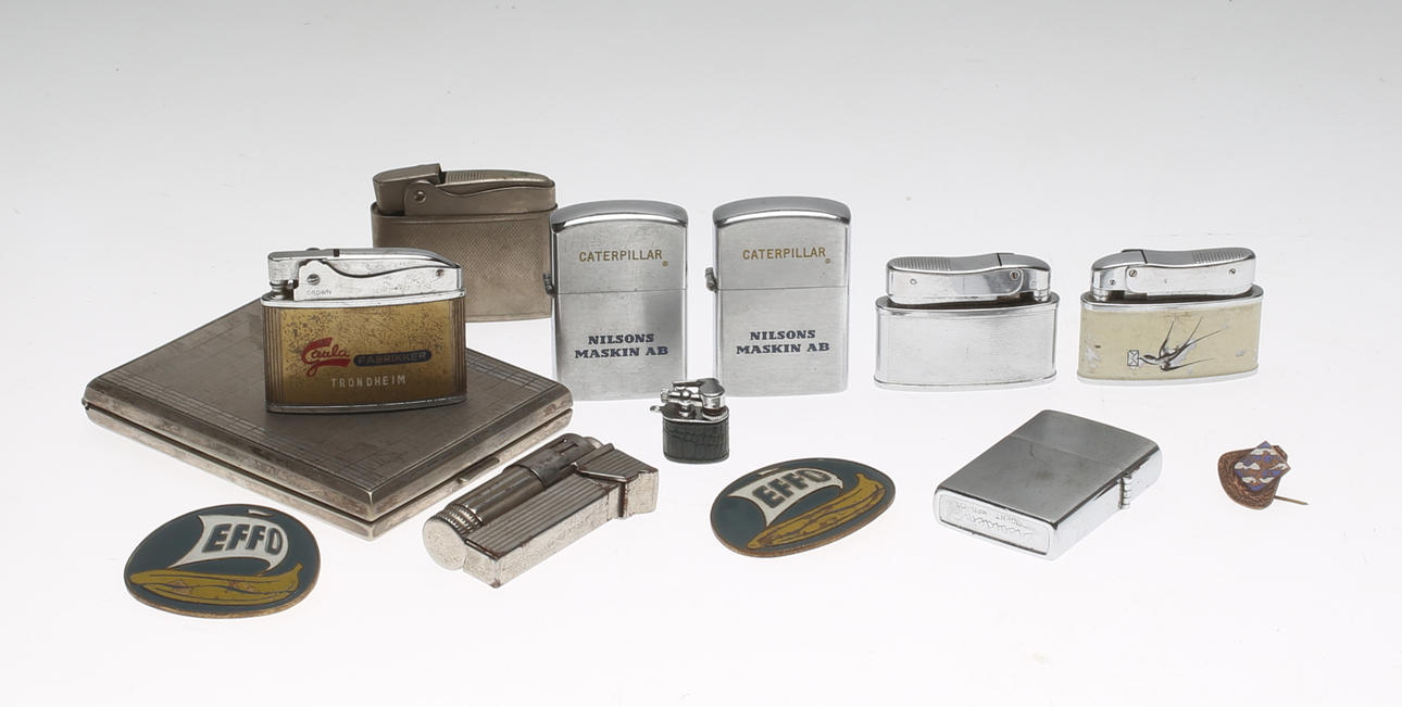 FEUERZEUG und KOFFER, 1900.