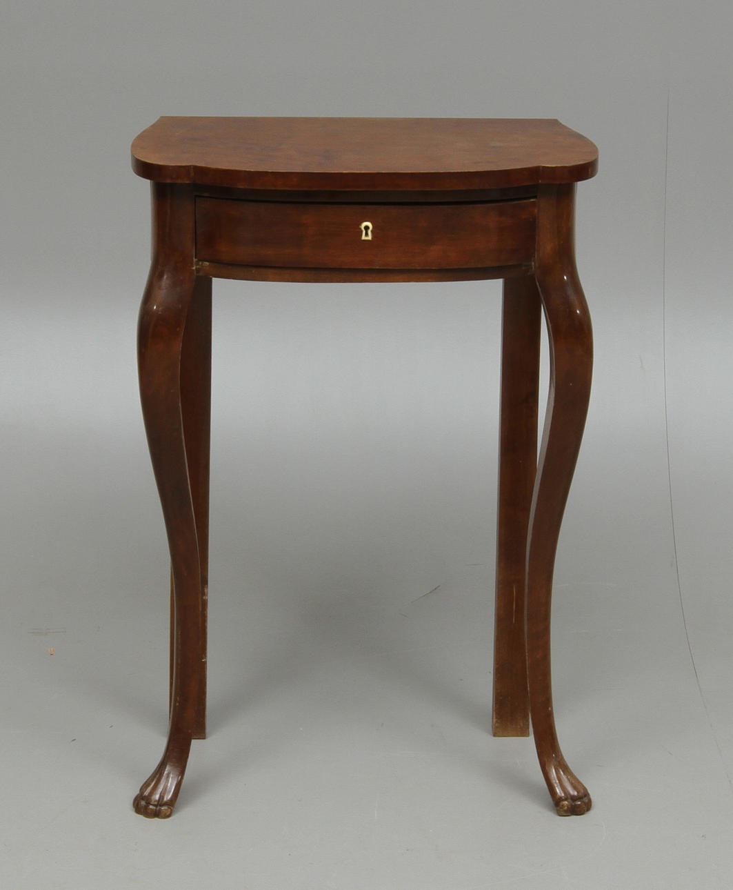 KONSOLBORD, med låda i sargen, rokokostil, 1900-tal.