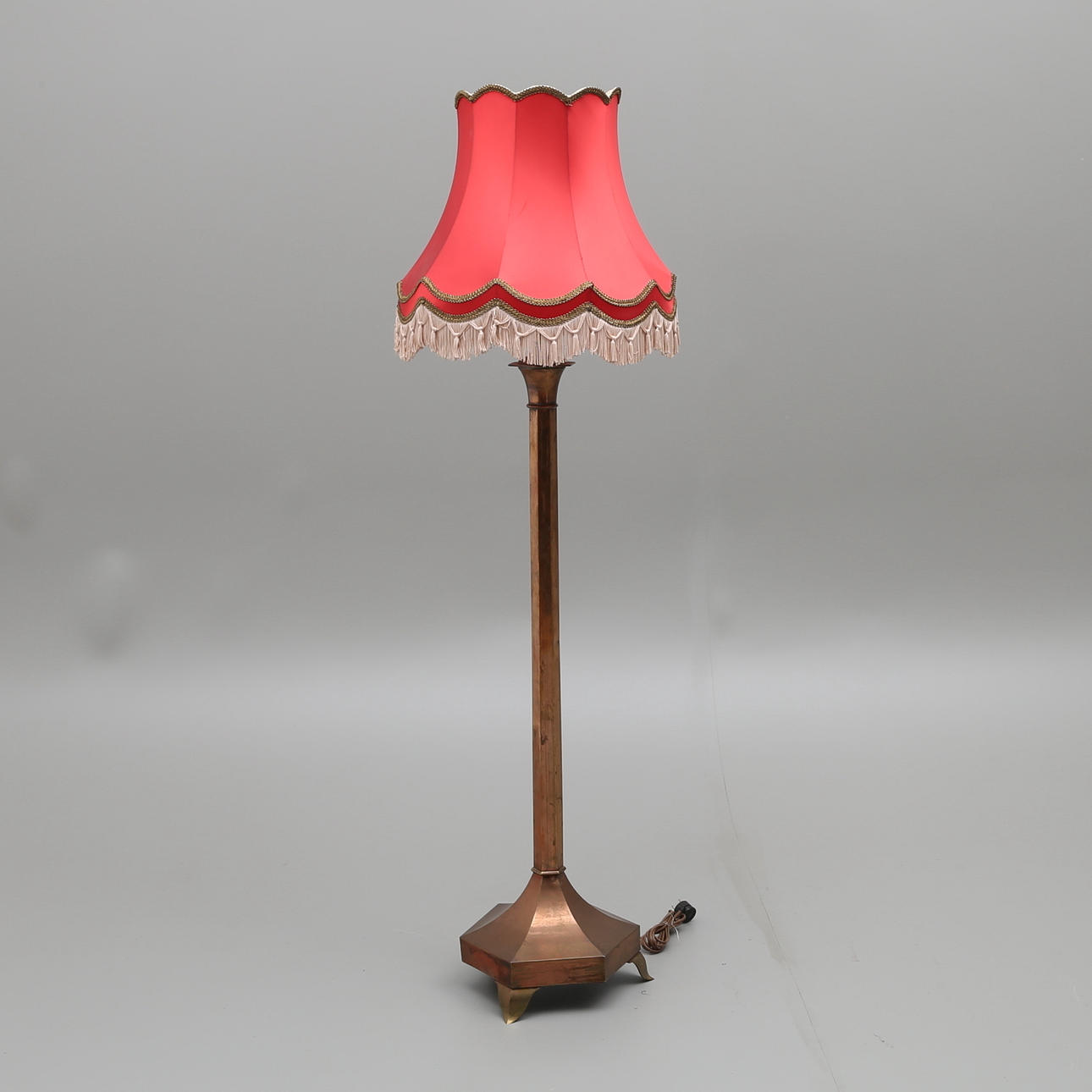 FLOOR LAMP, brass, 1910s.