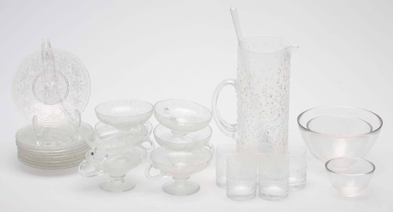 GLASFÖREMÅL, 26 delar, bl.a. Orrefors och Iittala.