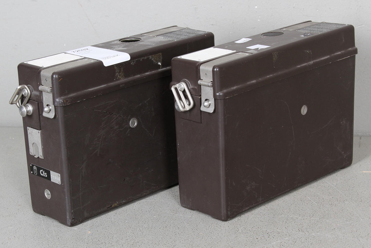 FÄLTTELEFONER, 2 st, LM Ericsson.