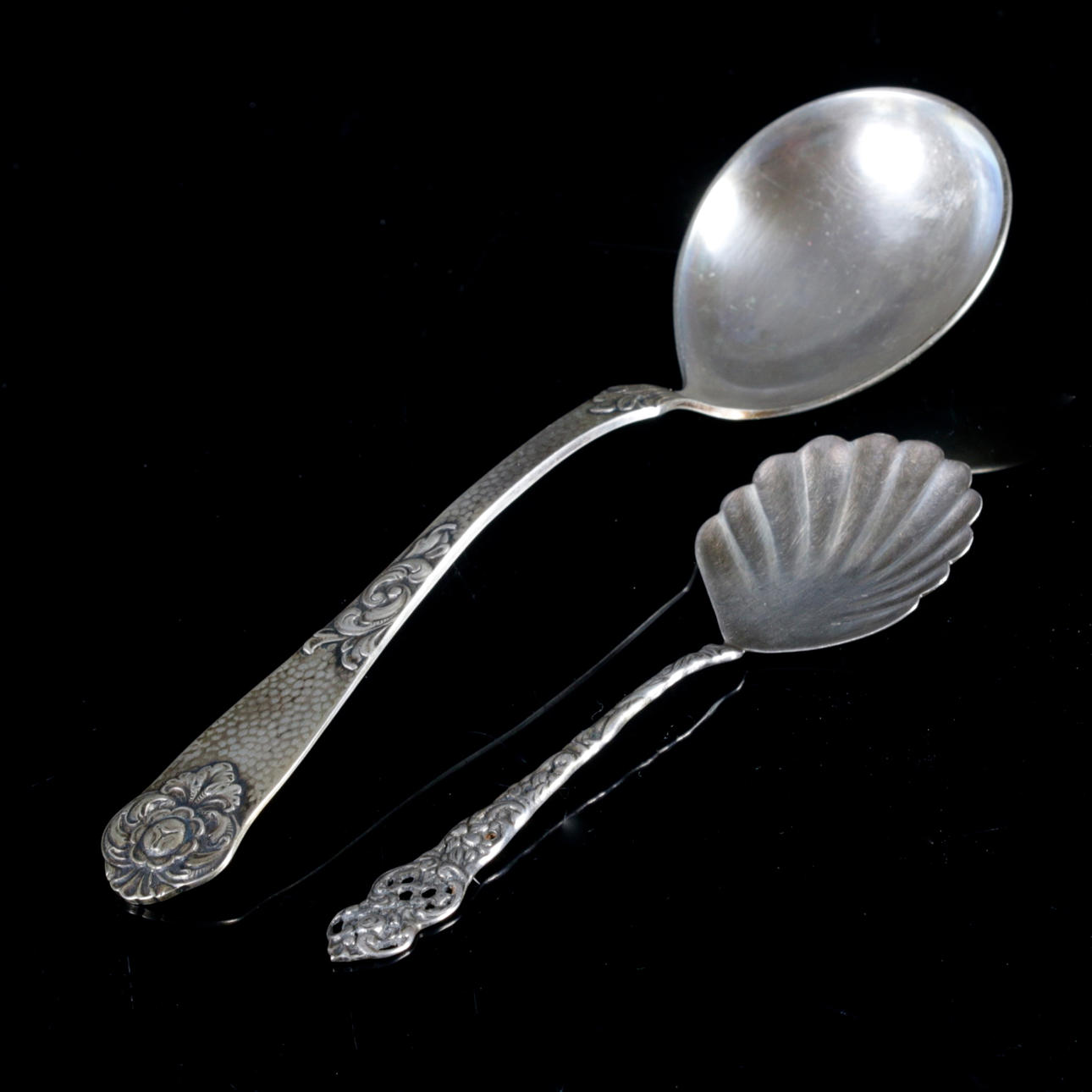 SKEDAR, 2 st. Silver, delvis Cewe, Malmö, 1952.