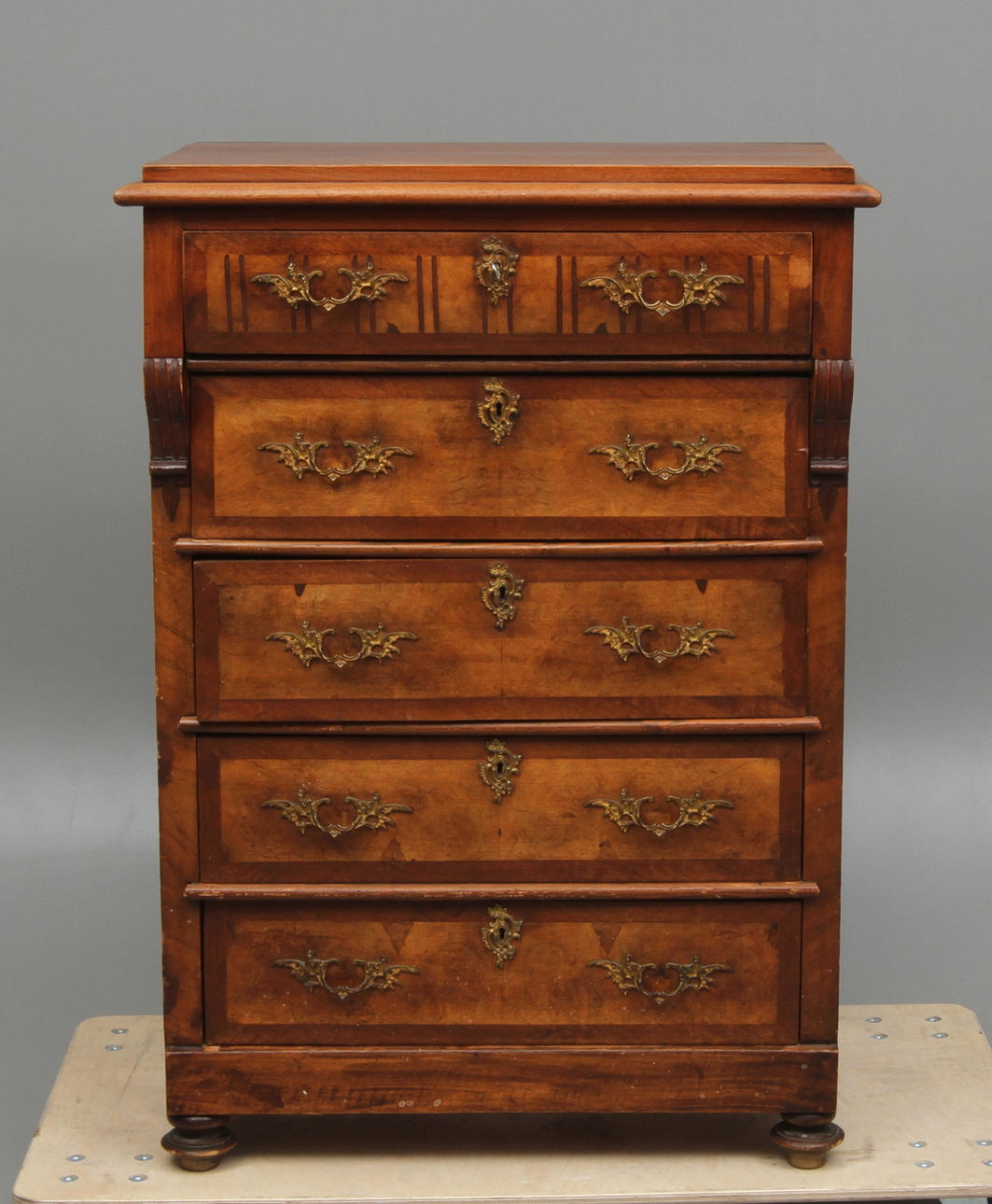 BYRÅ, nyrenässans, 1800-talets slut.