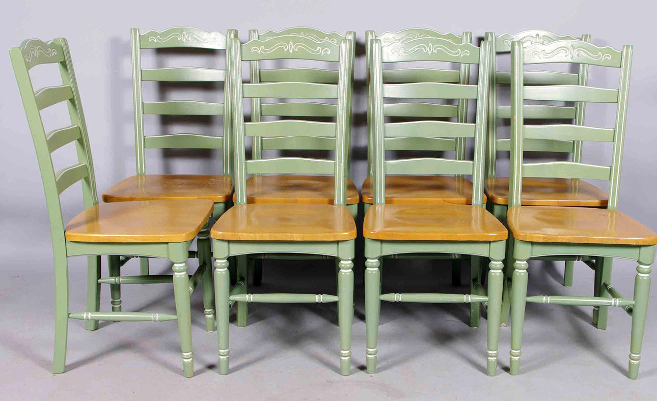 MATBORD MED 8 STOLAR, grönmålat.