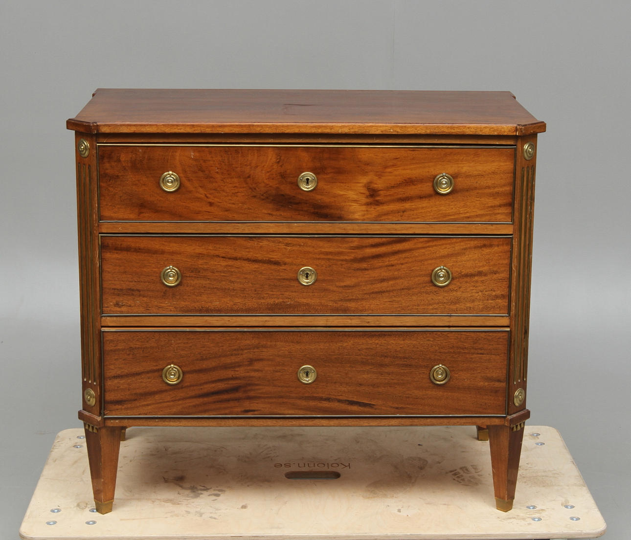 BYRÅ, sengustaviansk stil, 1900-tal.