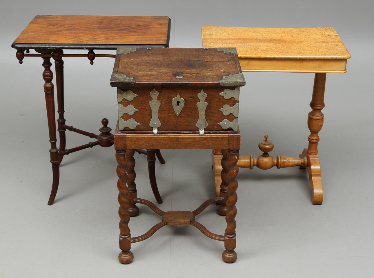 KISTA på benställning, BORD, 2 st.