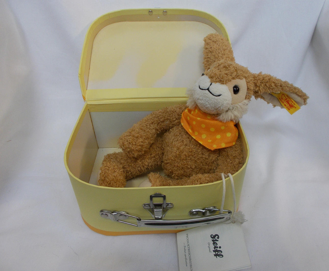 STØJ KANIN I EN Kuffert.