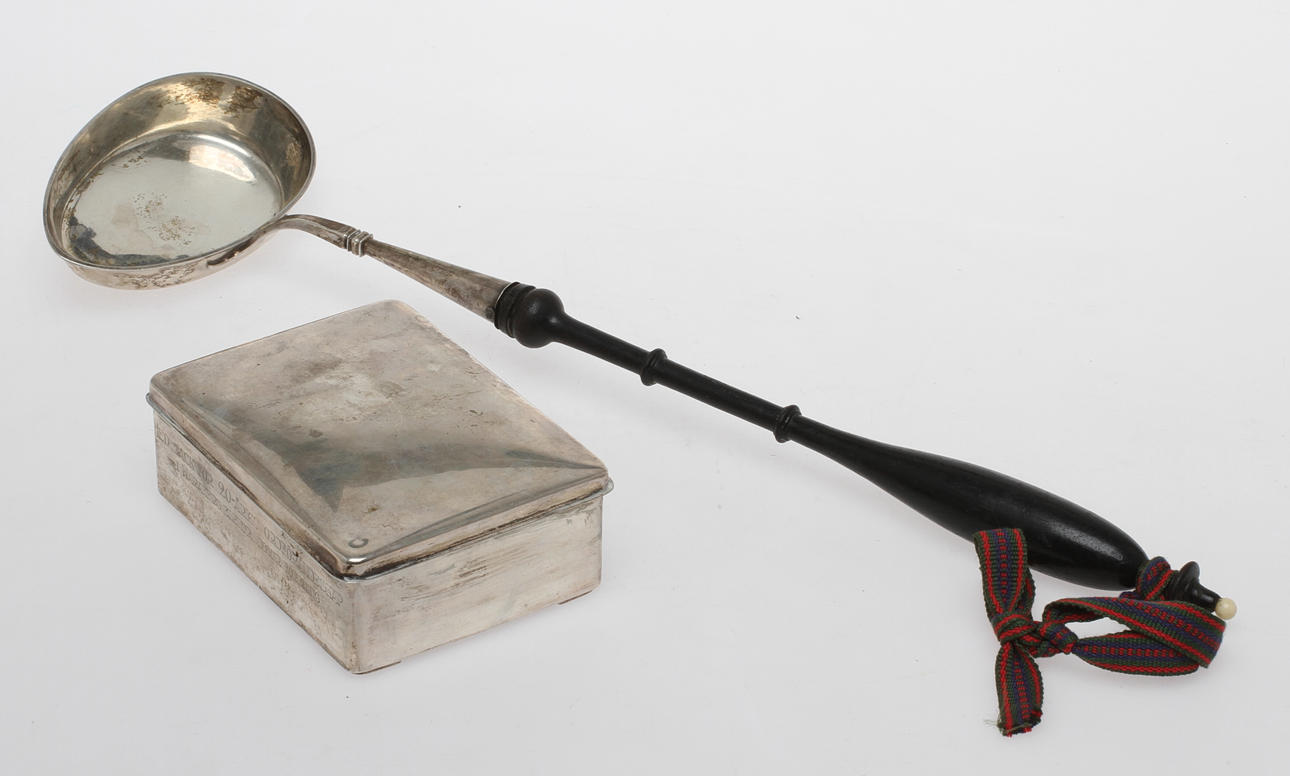 CIGARETTSKRIN, SOPPSLEV, KÄPP, delvis silver, 18 &1900-tal.