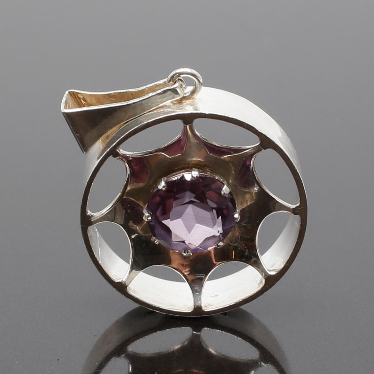 HÄNGE i silver 3 st med olika stenar.