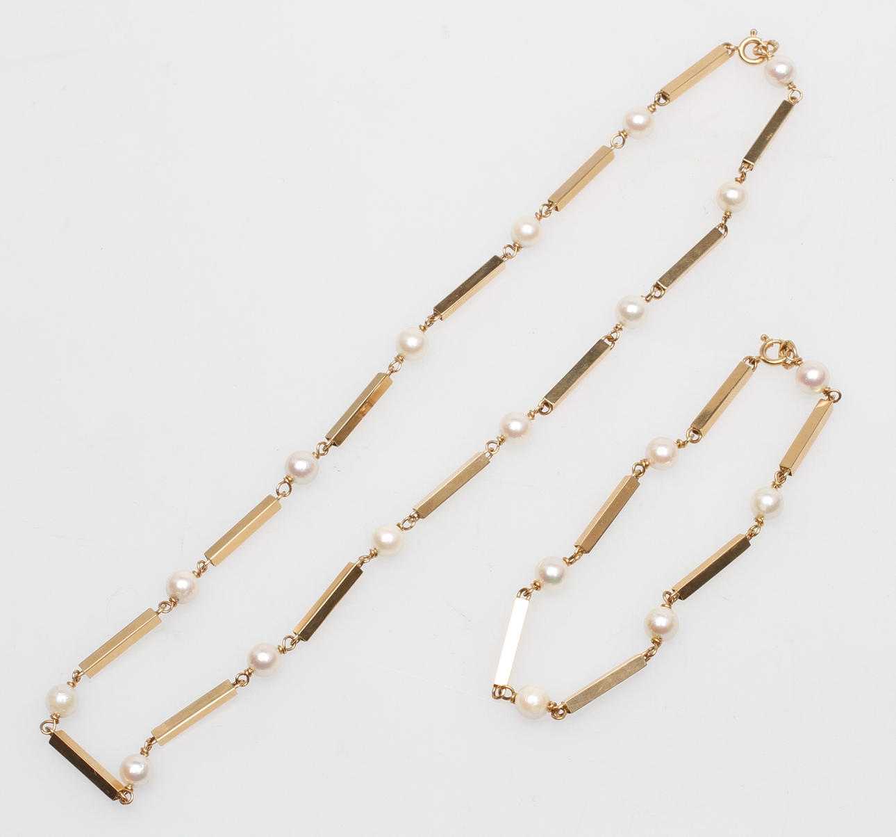 HALSBAND samt ARMBAND, 18k guld med pärlor. vikt ca 18,4.