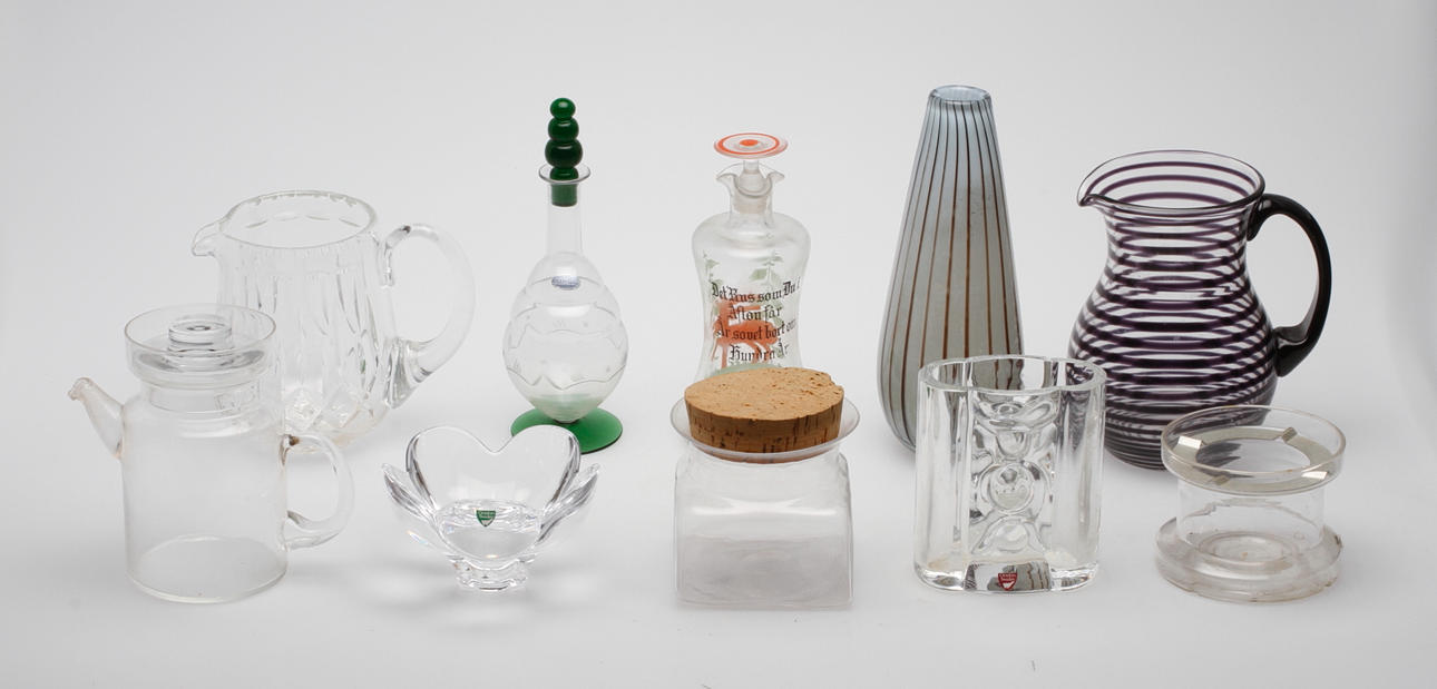 GLASFÖREMÅL, 9 delar, bl.a. Orrefors, 1900-tal.