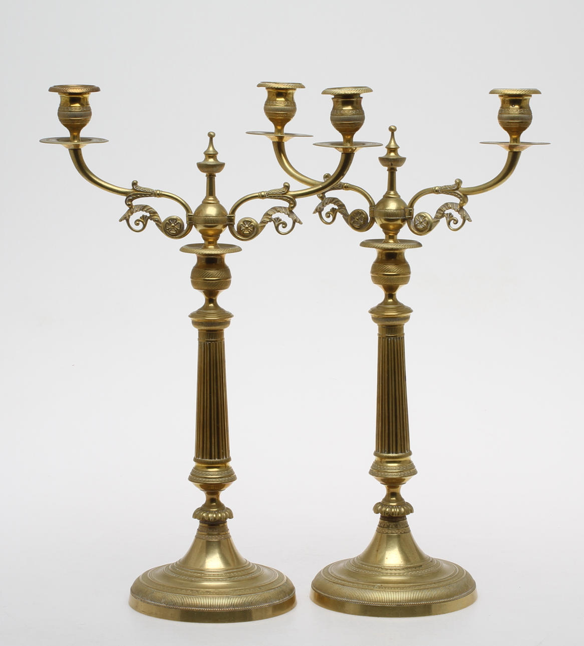 KANDELABRAR 1 par, förgylld mässing, senempire, 1800-tal.