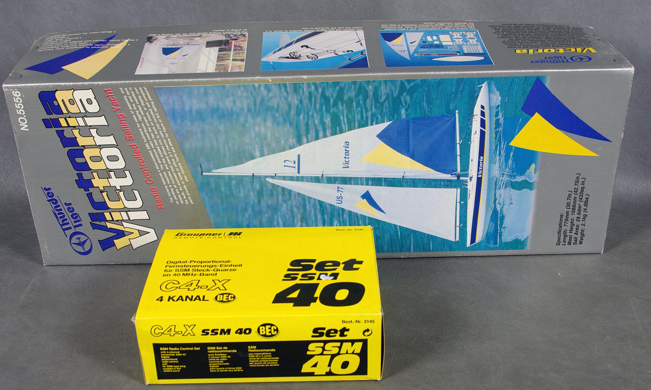 BÅTMODELL SAMT RADIOENHET.