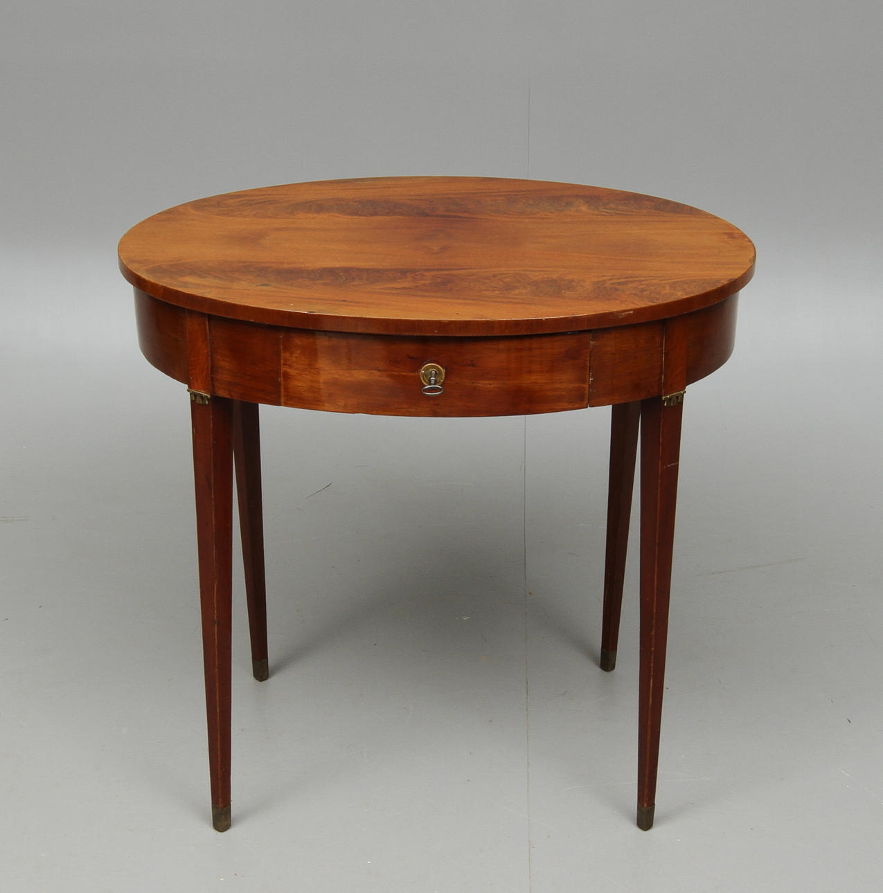 BORD, gustaviansk stil, med låda i sargen, 1900-tal.