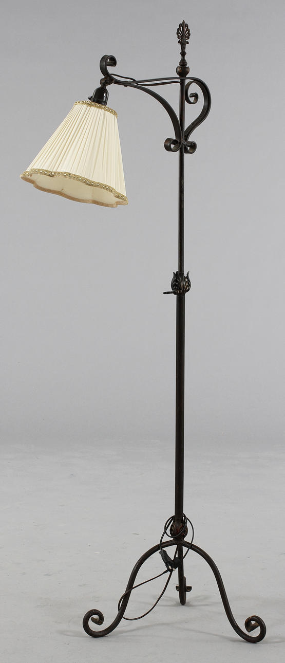 GOLVARMATUR, smidesjärn.