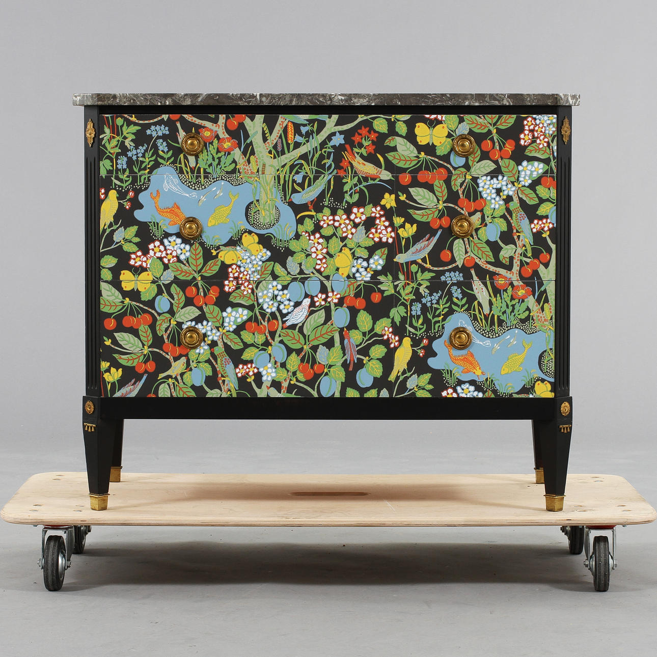 BYRÅ, gustaviansk stil 1900-tal.