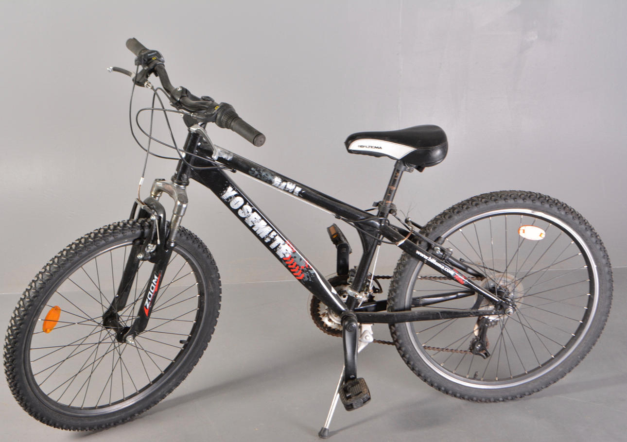 HERRENRAD, Mountainbike, 24", gedämpfte Vorderradgabel.