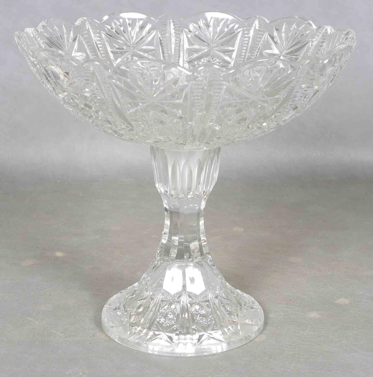 KRISTALLSKÅL PÅ FOT, Ryssland.