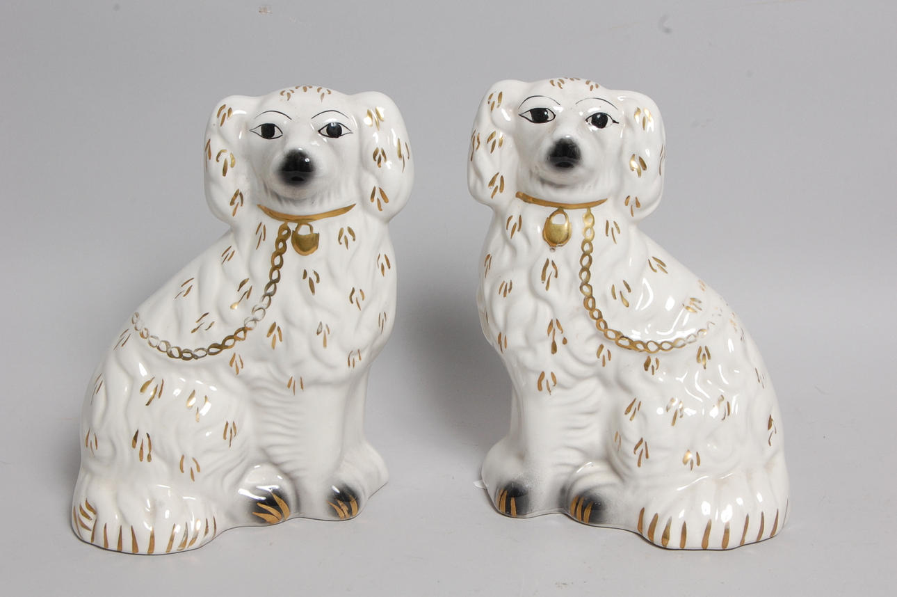 ENGELSKA HUNDAR, 1 par, porslin, 1900-tal.