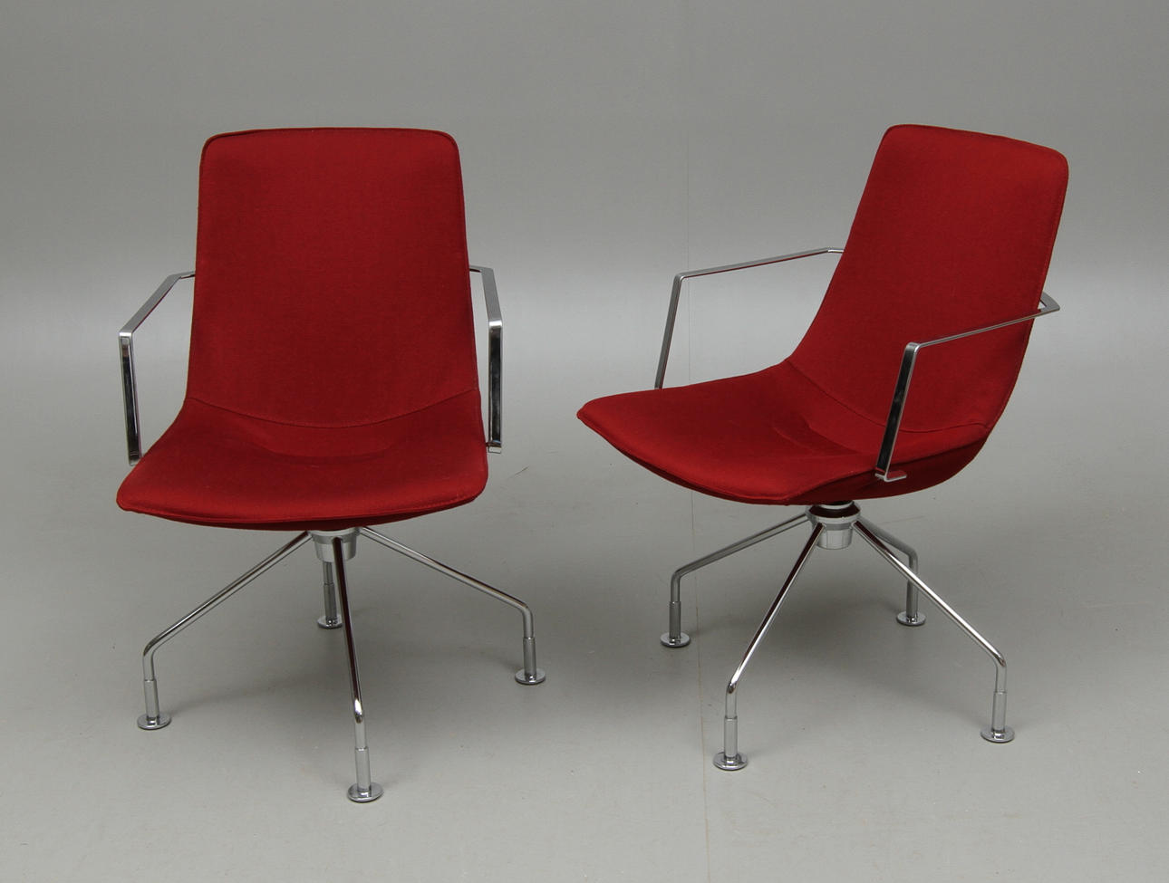 KARMSTOLAR 1 par, "Comet", design Gunilla Allard, Lammhults.