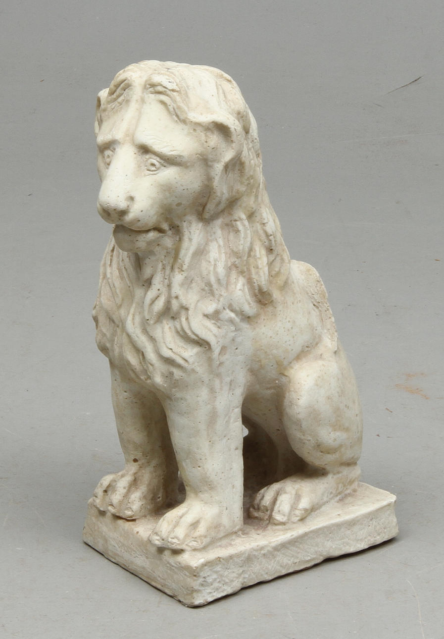 TRÄDGÅRDSSKULPTUR i form av lejon, konstmassa, 1900/2000-tal.