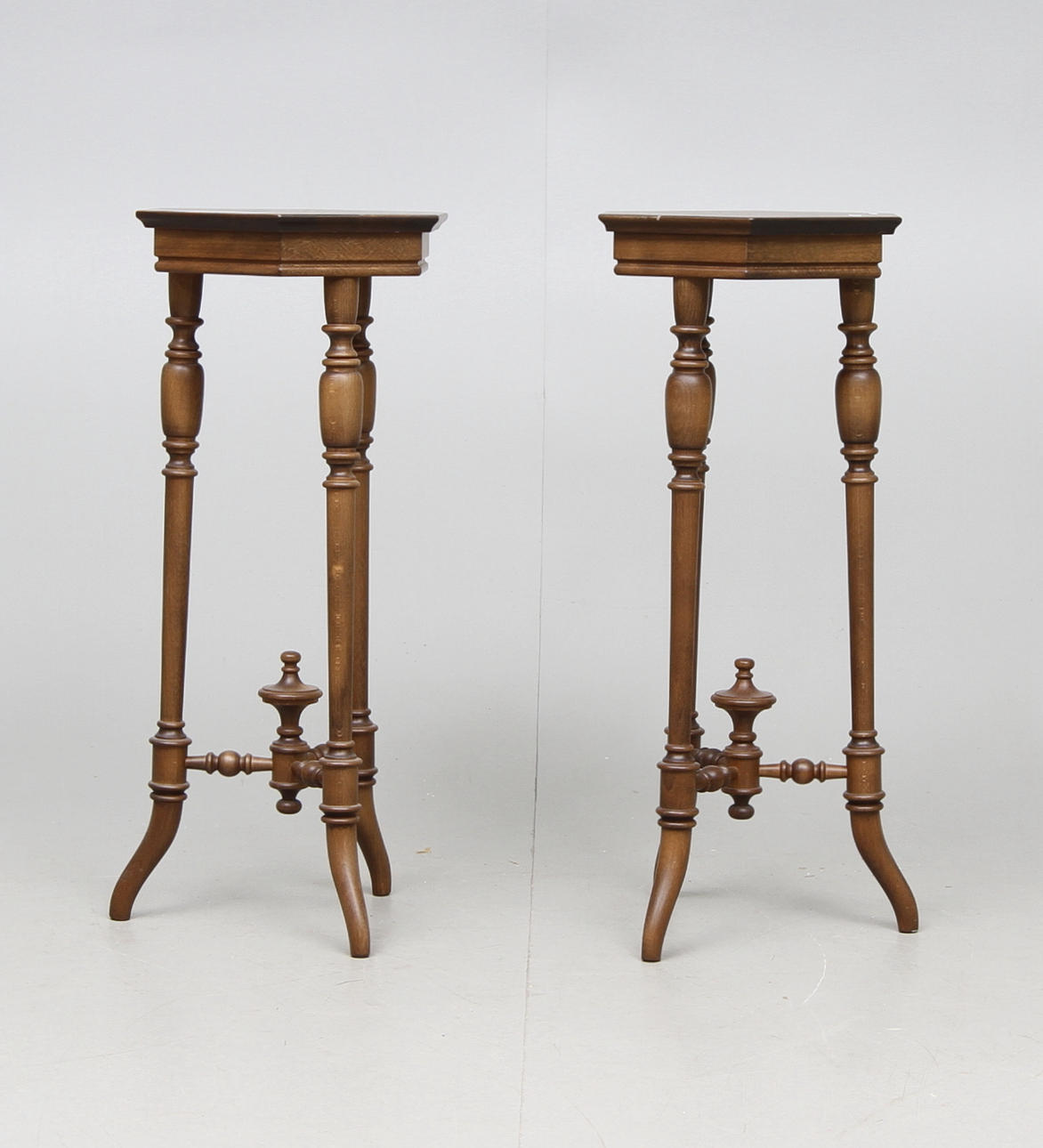 PIEDESTALER, ett par, 1900-tal.