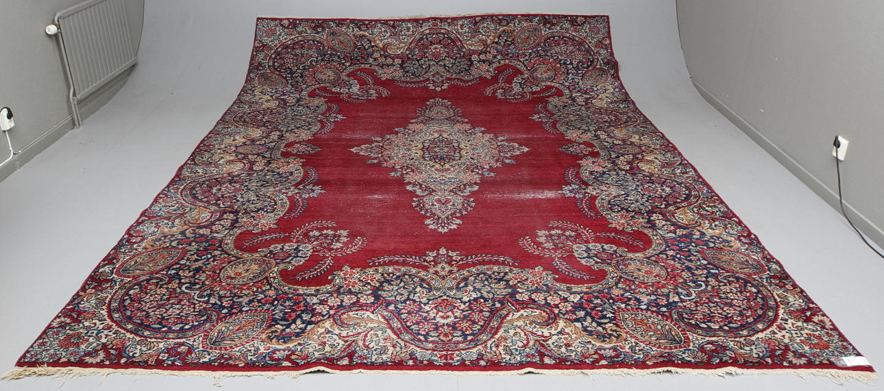 ORIENTMATTA, Kirman, ca 295 x 385 cm.