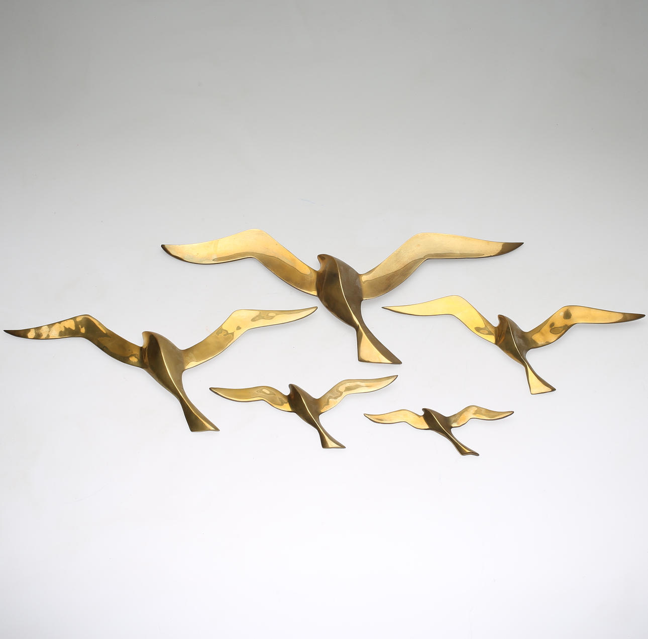 VÄGGDEKORATION, 5 st, mässing, 1900-talets andra hälft.