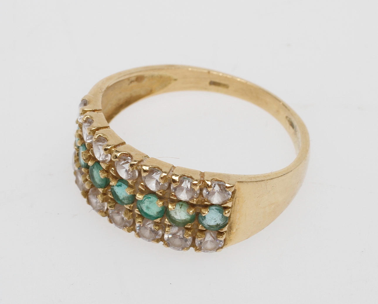 RING, 18k guld, vikt ca 3,6 gram.