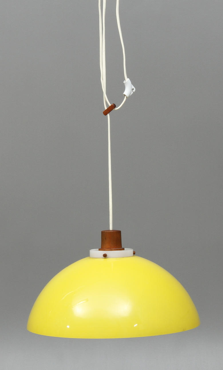 TAKLAMPA, teak och plast, 1900-tal.