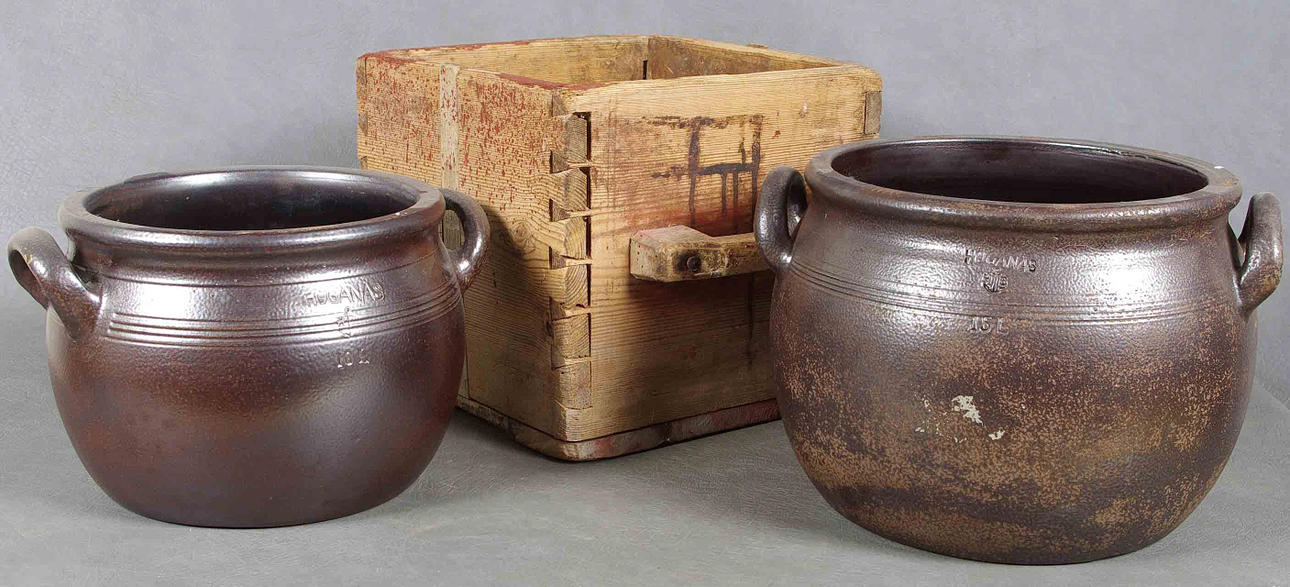 2 HÖGANÄSKRUS SAMT TRÄMÅTT.