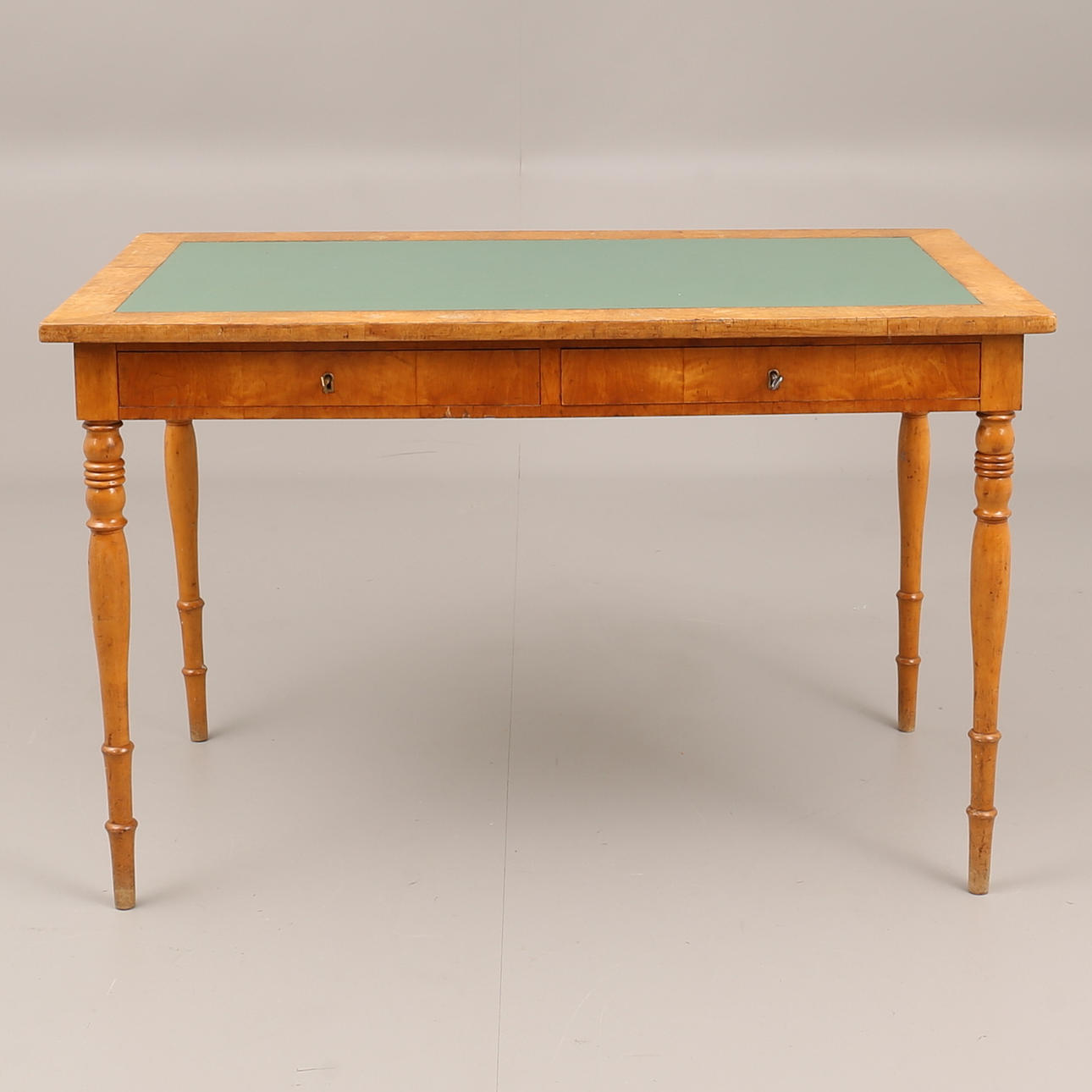 SCHREIBTISCH, Birke, 19. Jahrhundert.