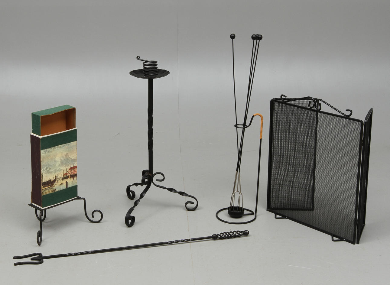 BRASATTIRALJER, 5 delar, mestadels smide, 1900-tal.