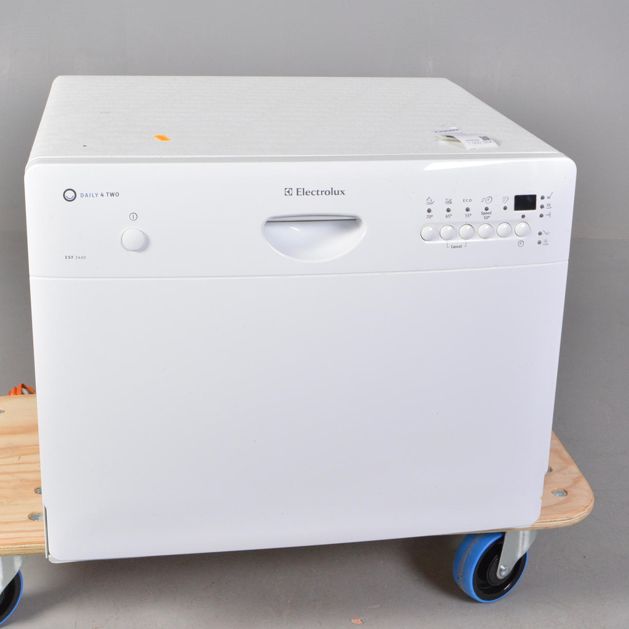 BENCH DISHWASHER, Elextrolux, Daily for two.