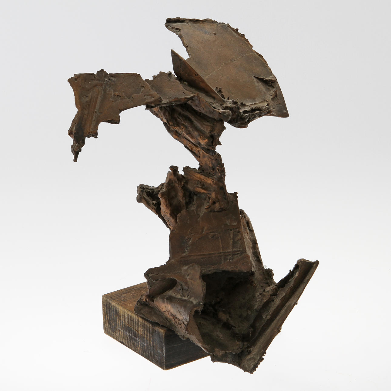 QUINTO GHERMANDI. Skulptur, mörkpatinerad brons monterad på träsockel. Signerad Studio och daterad 1963.