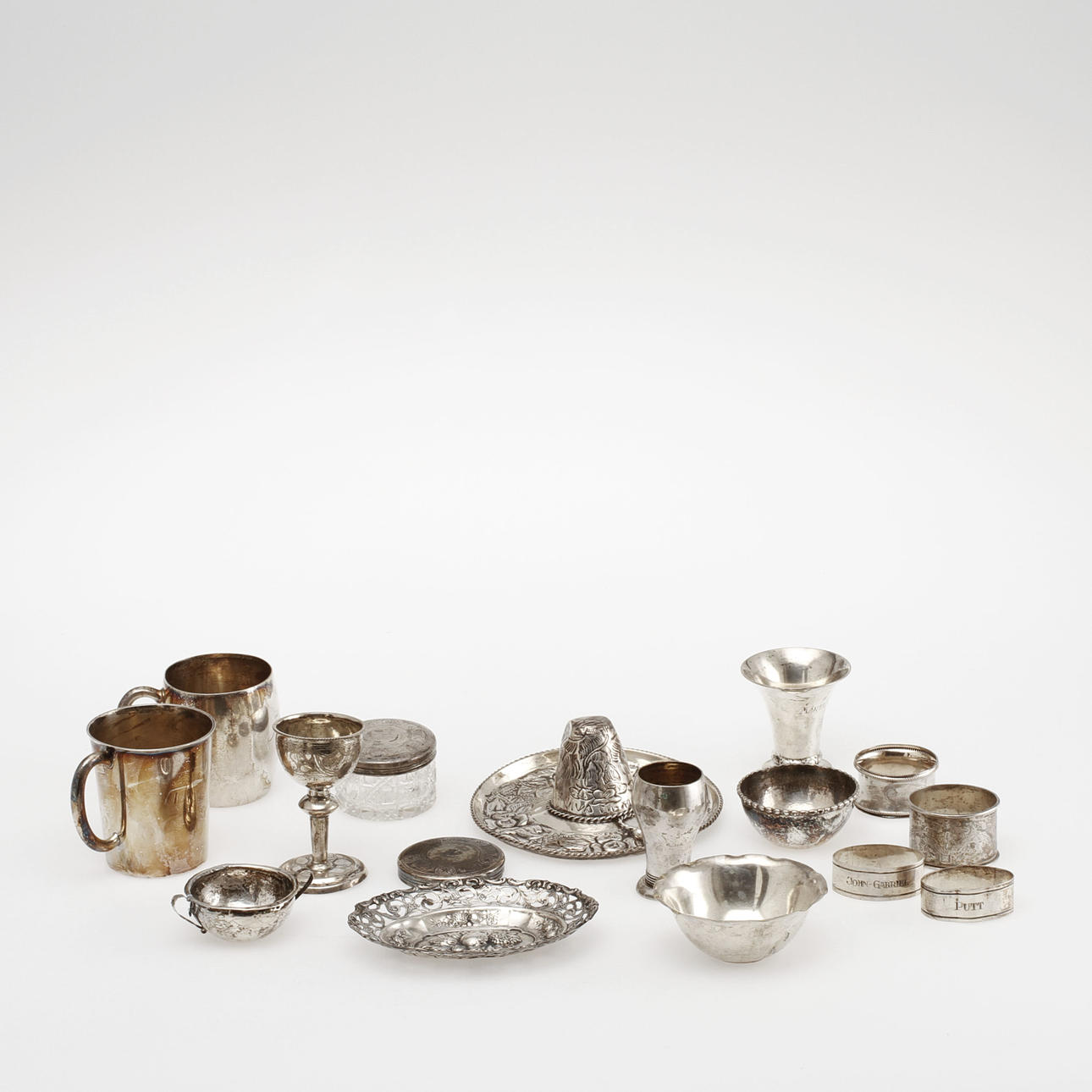 SILVERFÖREMÅL, 16 st, 18-1900-tal. Vikt ca 620 gram.