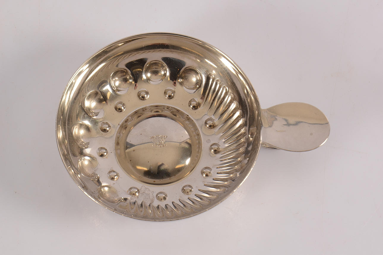 TASTEVIN, vitmetall.