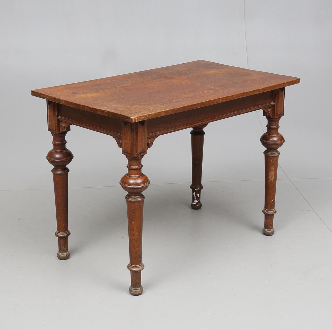 COFFEE TABLE, circa 1900. Furniture - Tables - Auctionet