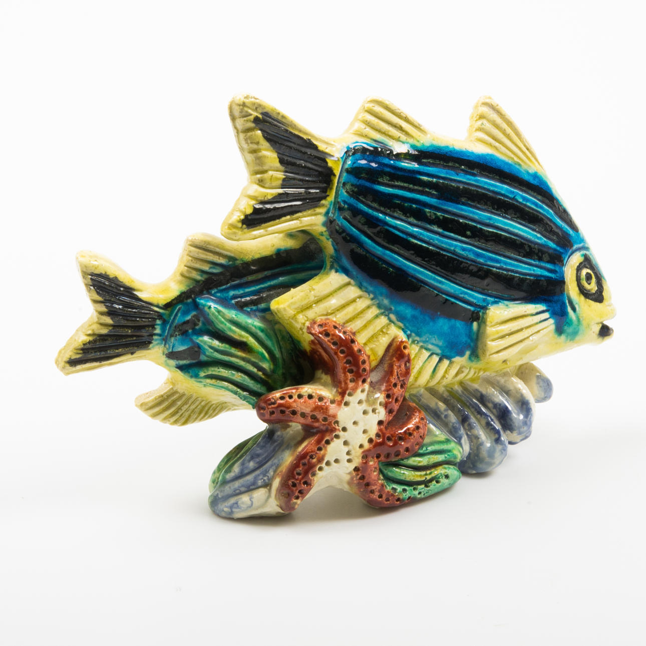 GUNNAR NYLUND. FIGURIN, fiskar, chamotte, Rörstrand.