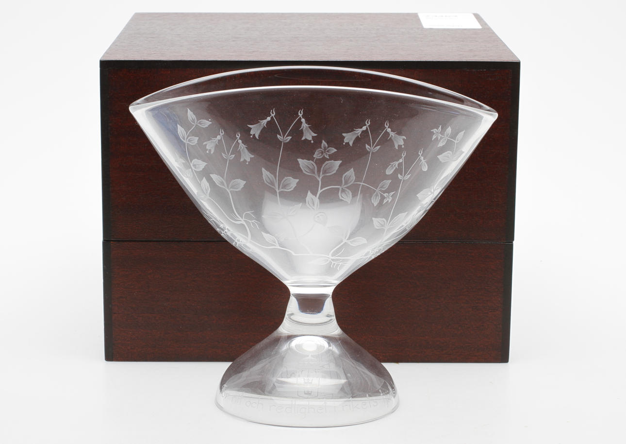 SKÅL PÅ FOT, glas, Lisa Bauer, Kosta, sign.