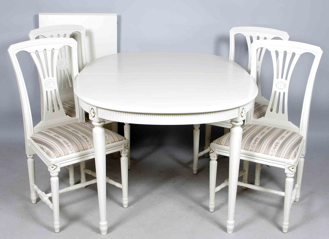 MATGRUPP, vitmålad, gustaviansk stil.