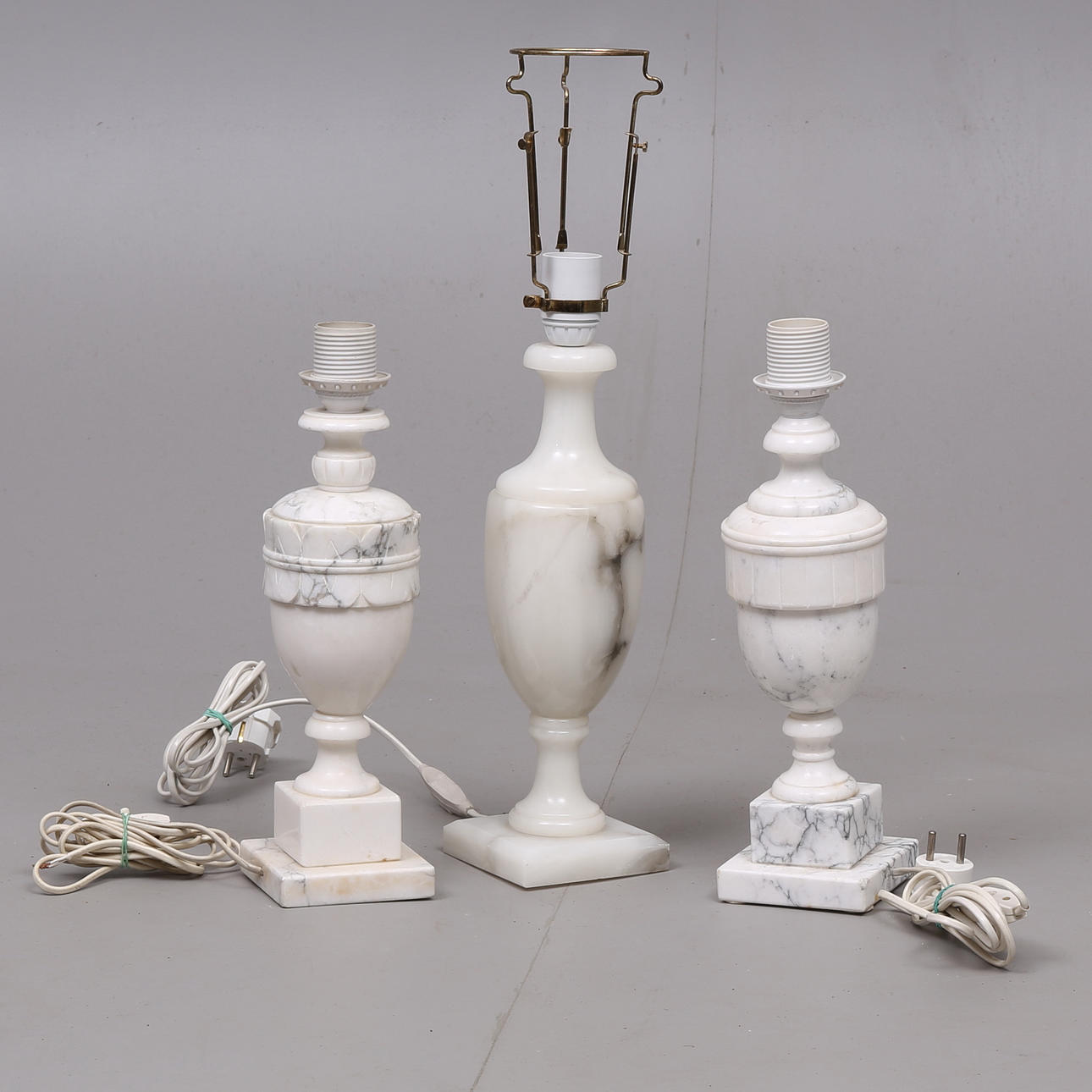SAMLING BORDSLAMPOR, 3 st, marmor/alabaster.