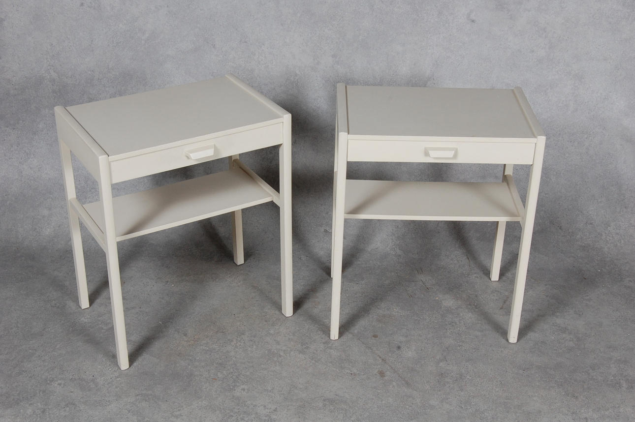 NATTDUKSBORD, 1 par, märkta SMI, Nr: 433, Häggeryda Möbelfabrik , Nilsson & Co, Glimåkra, 1960-tal.